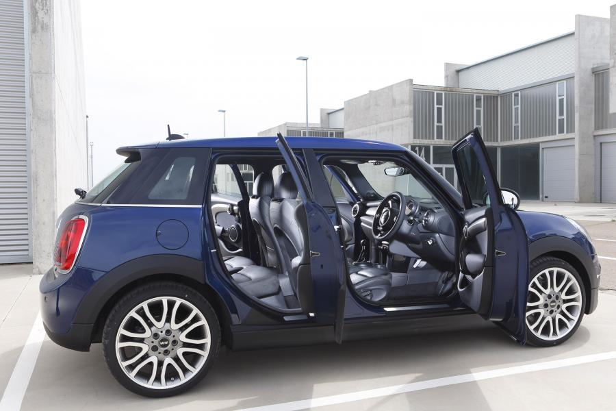  Mini Cooper D 5-Door 2014 года  (UK) (фото 36 из 68)